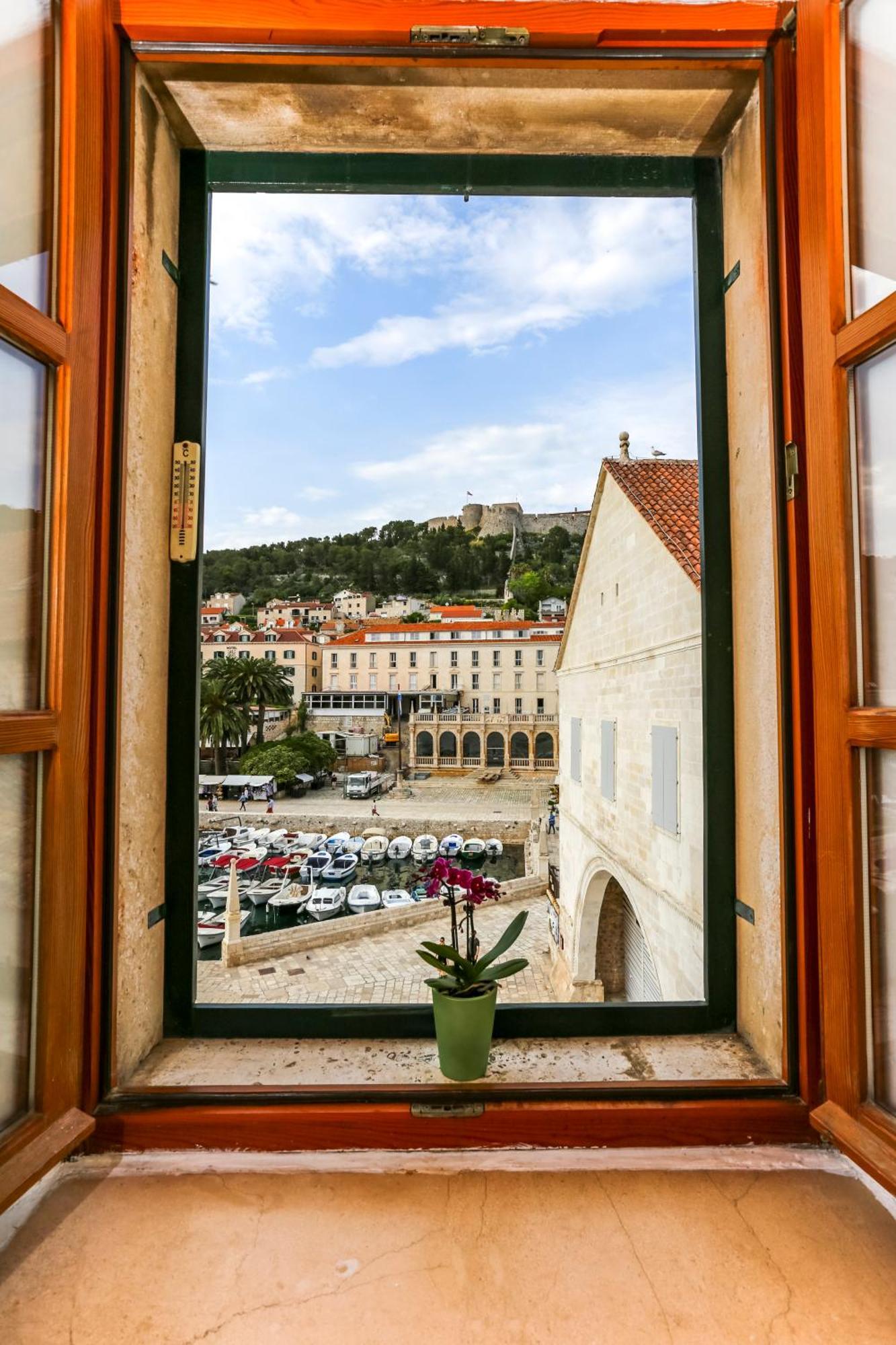 Apartment Lilly With Amazing City View Hvar Town Exterior foto
