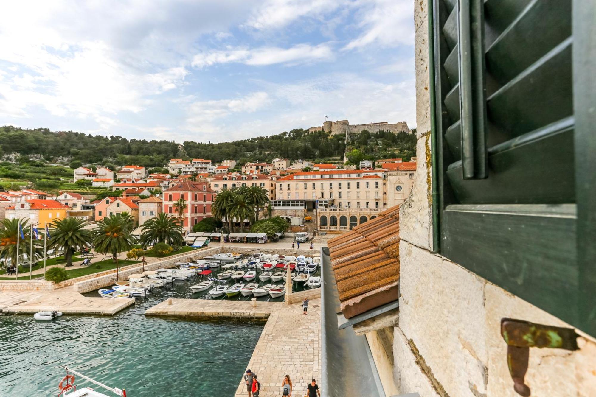 Apartment Lilly With Amazing City View Hvar Town Exterior foto
